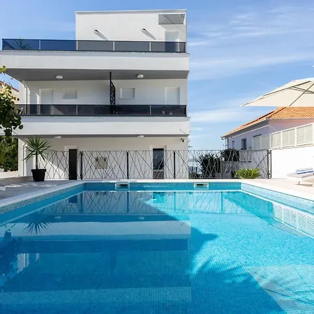 Fortis Oda ve Kahvaltı 4*