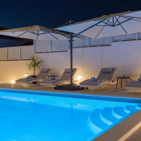 Bed and Breakfast Fortis Τρογκίρ